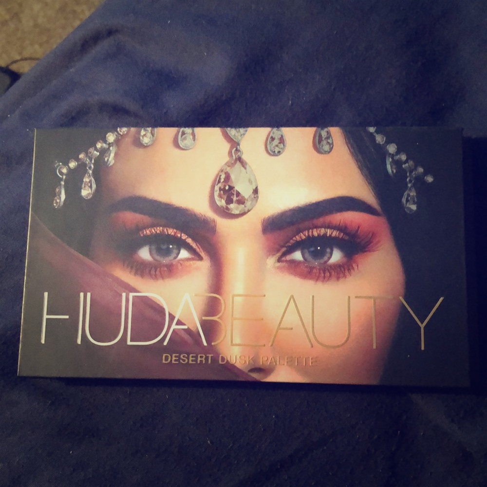 Huda Beauty Desert Dusk Palette